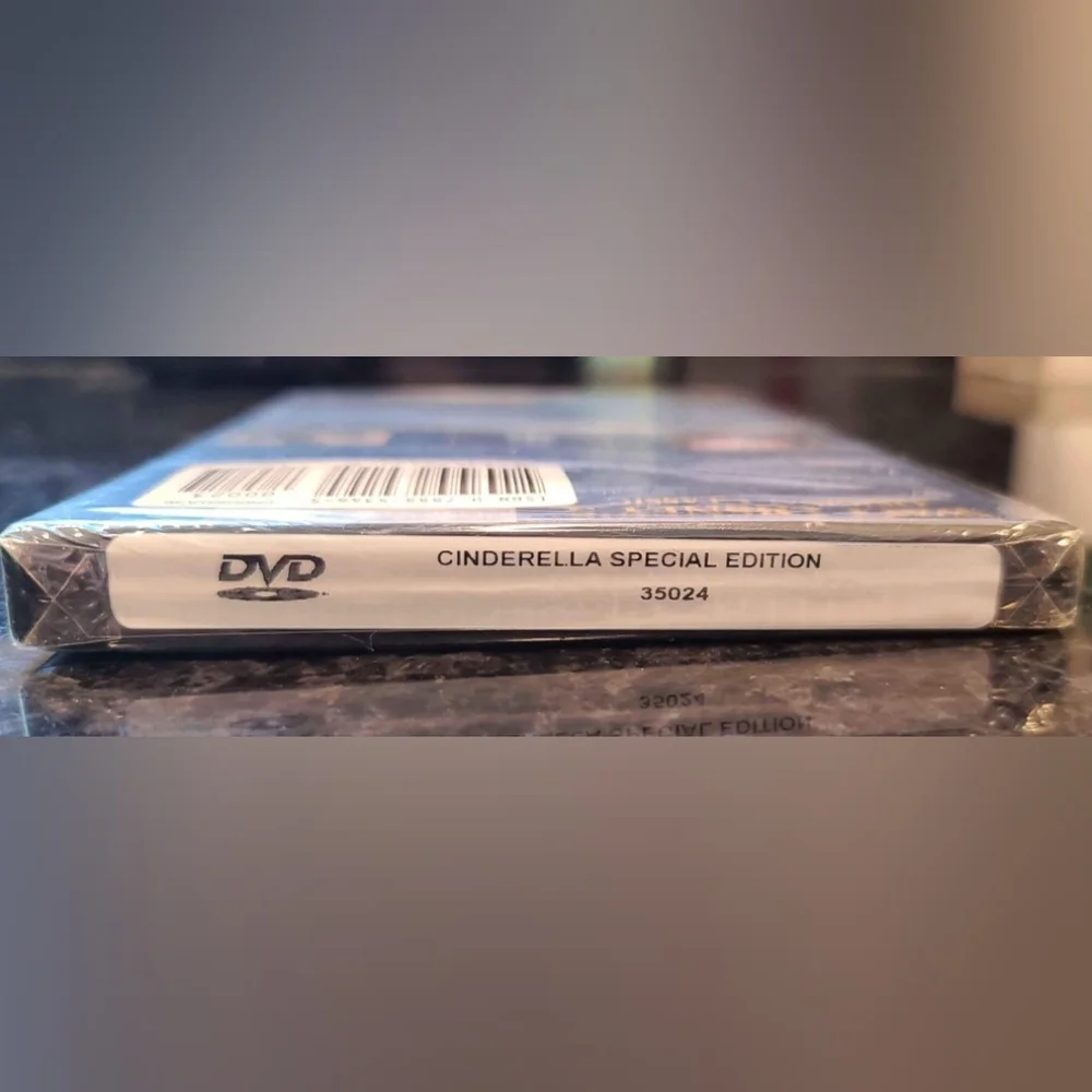 Disney's Cinderella - Platinum 2-Disc Special Edition - Collectors DVD Gift - Picture 3 of 6